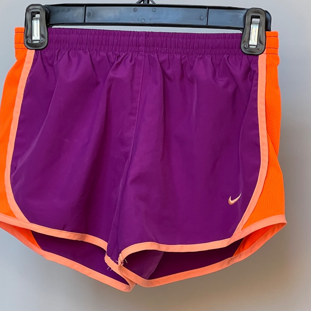 Nike Girls Tempo Dri-Fit Shorts, size Medium in Magenta/Tangerine - Picture 2 of 2